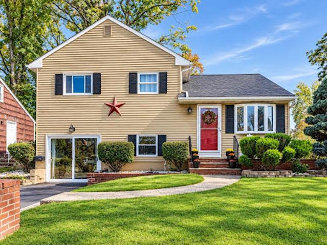 House for sale in Edison, Middlesex County