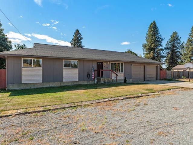 House for sale in Priest River