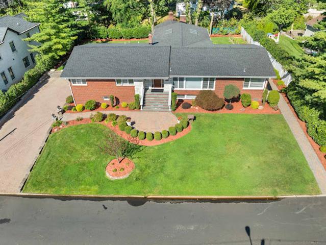 House for sale in Englewood Cliffs, New Jersey