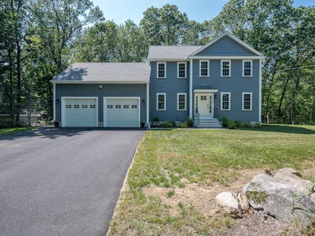 House for sale in North Uxbridge, Massachusetts