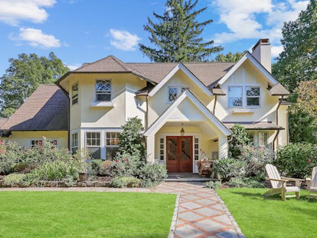 House for sale in Greenwich