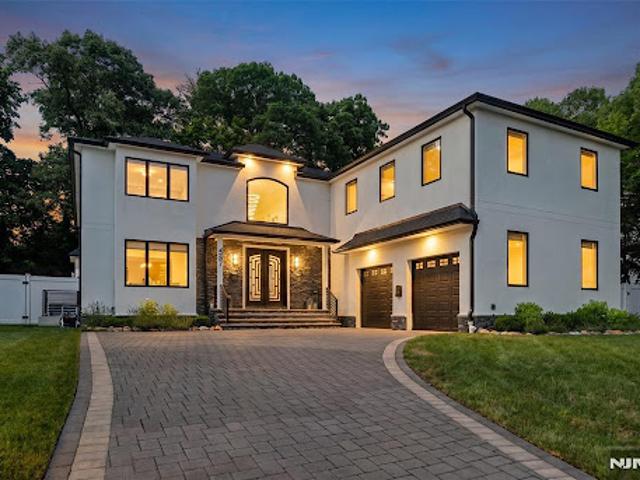 House for sale in Paramus, New Jersey