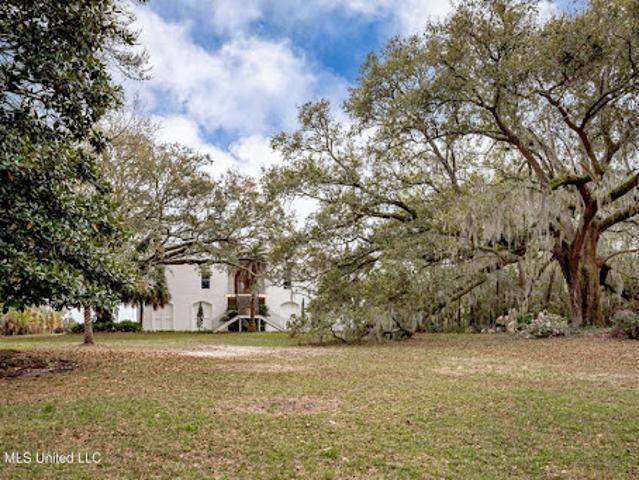 House for sale in Ocean Springs, Mississippi