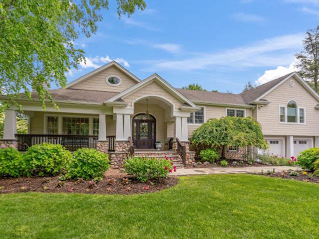 House for sale in Huntington