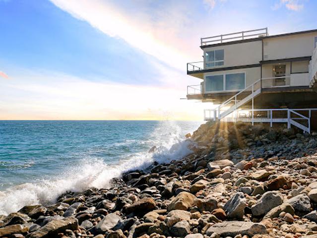 House for sale in Malibu House for sale in Malibu