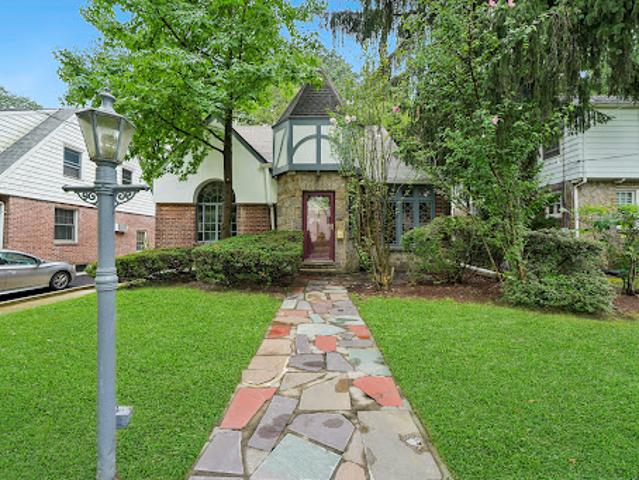 House for sale in Teaneck, New Jersey