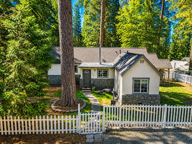 House for sale in Camino, California