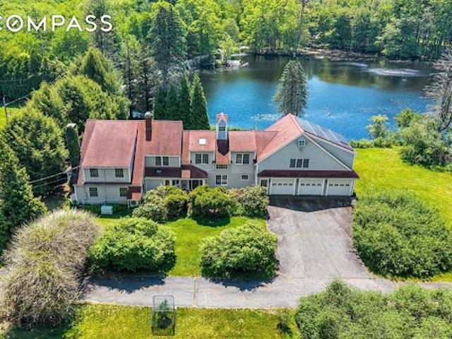 House for sale in Hopkinton, Massachusetts