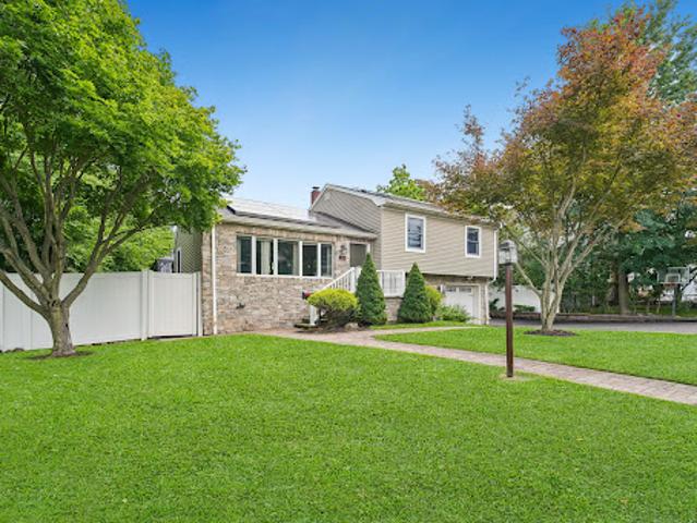 House for sale in Northvale, New Jersey
