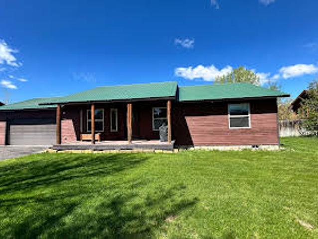 House for sale in Victor