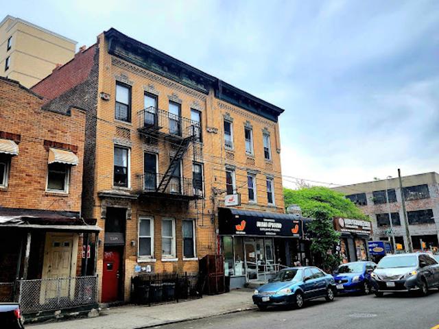 House for sale in Queens, Arverne