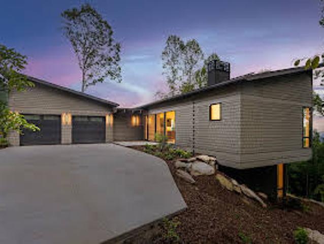 House for sale in Hendersonville