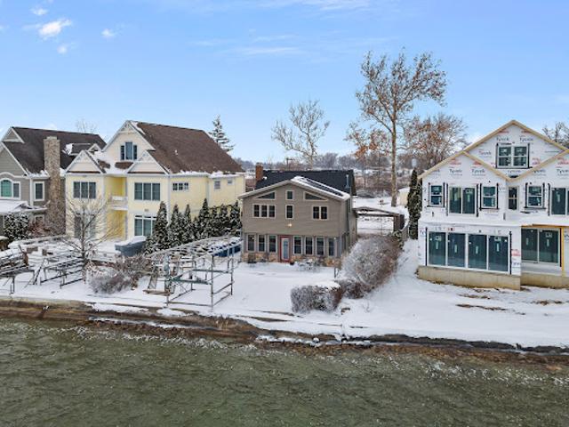 House for sale in Syracuse, Indiana