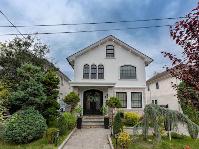 House for sale in Queens County, New York