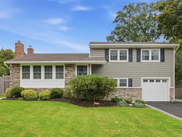 House for sale in Hauppauge, Town of Smithtown