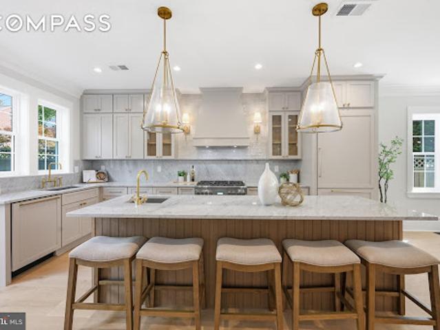 House for sale in Washington