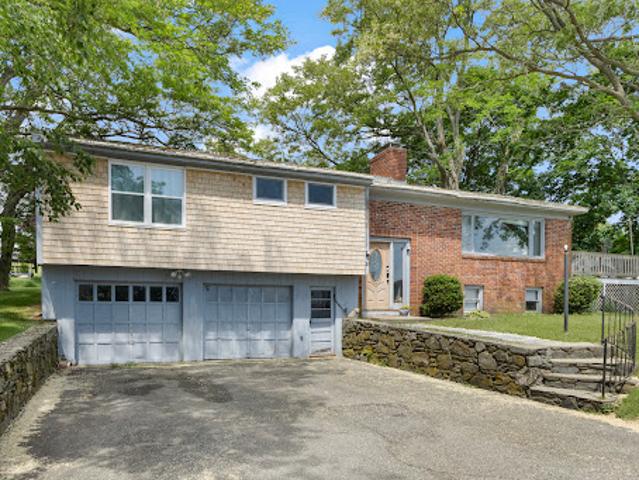House for sale in Portsmouth, Rhode Island