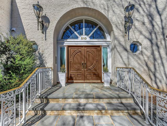 House for sale in Franklin Lakes, New Jersey