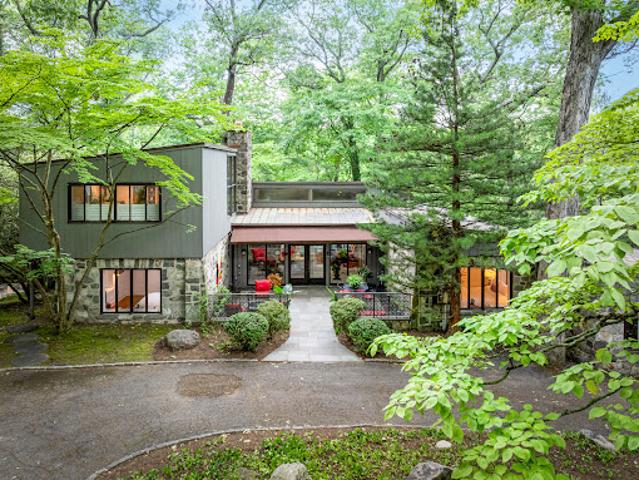 House for sale in Cos Cob, Connecticut