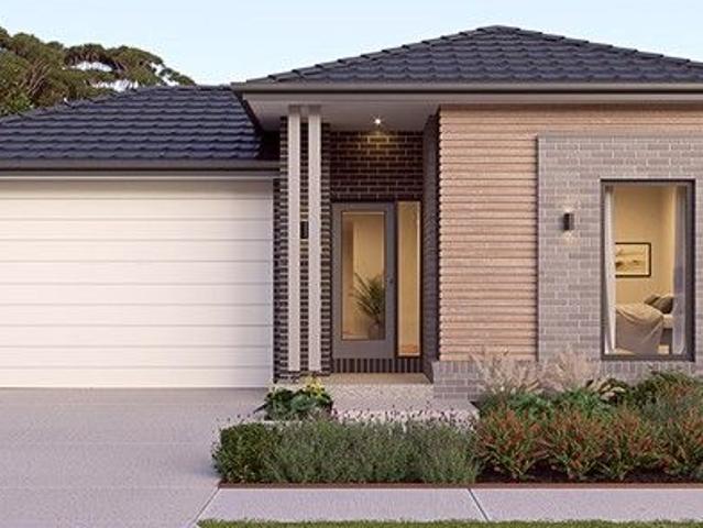 Cottage for sale in Cranbourne East, Victoria