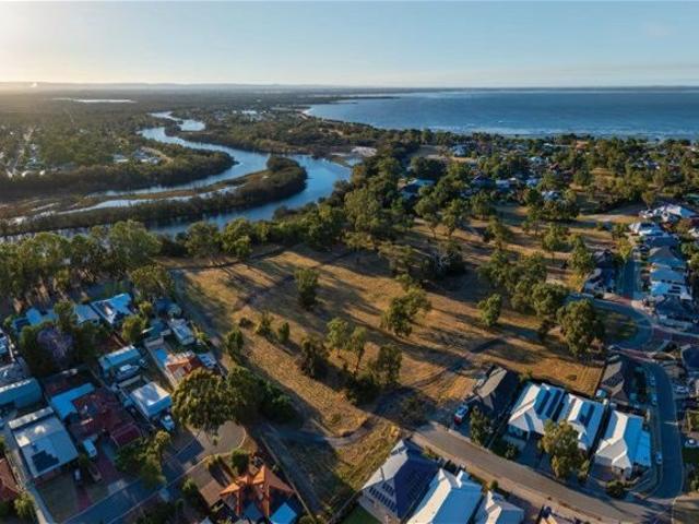 Cottage for sale in Ravenswood, Western Australia