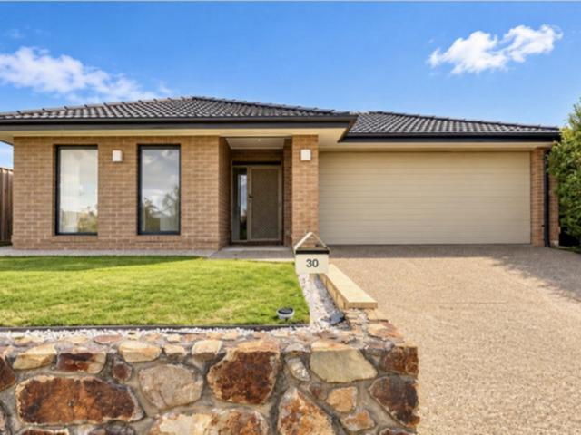 House for rent in Heritage Rise Estate, Melbourne