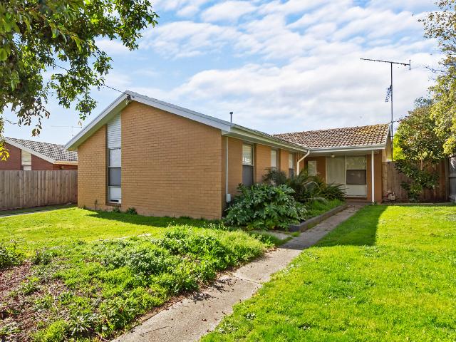 House for rent in Churchill, Victoria