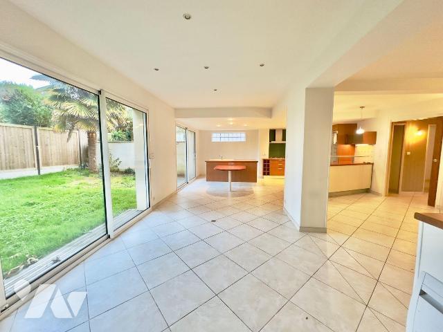 Maison location à France métropolitaine, Vern-sur-seiche