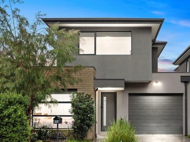 House for rent in Harvest Views Estate, Melbourne