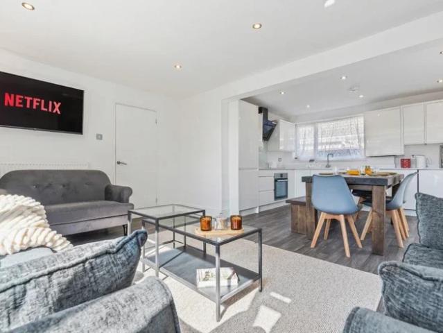 House for rent in Barton In Fabis, East Midlands