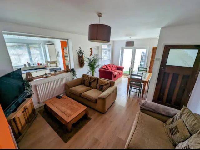 House for rent in Calderstones