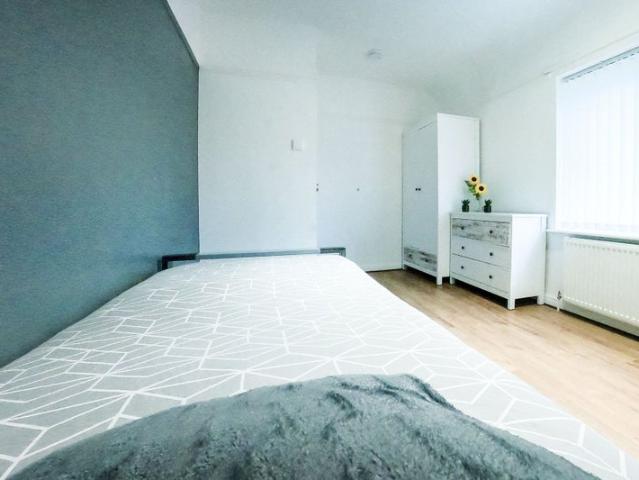 House for rent in Calderstones