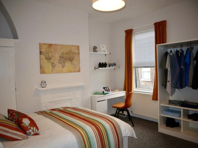 House for rent in Calderstones