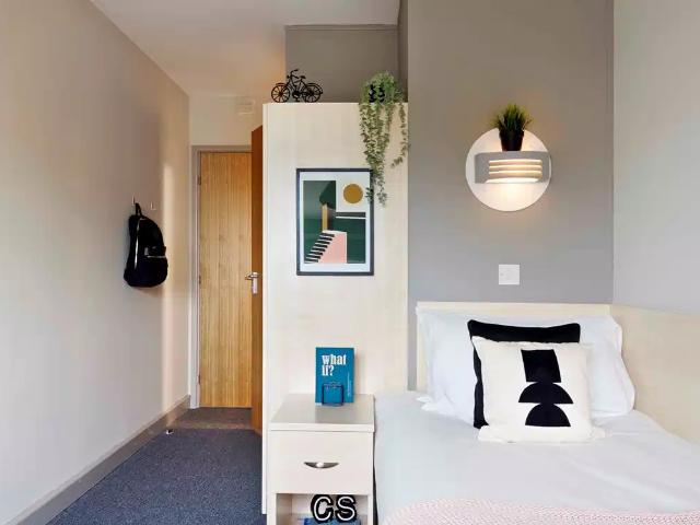 Room for rent in Lipson Vale, Mount Wise
