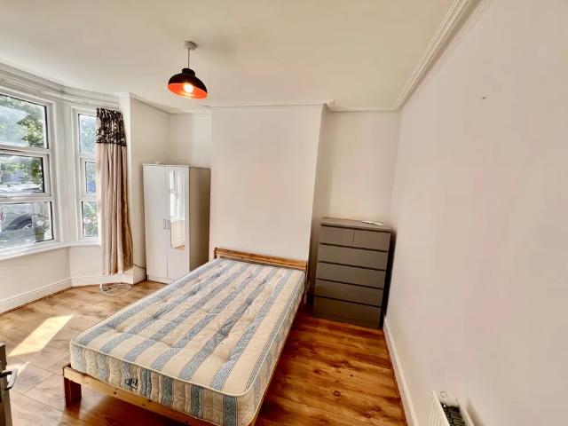 House for rent in London Borough of Ealing, Hanwell