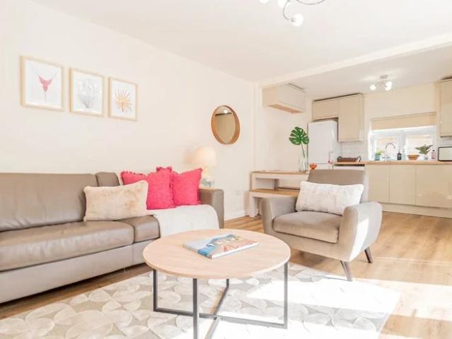 House for rent in London Borough of Ealing, Hanwell