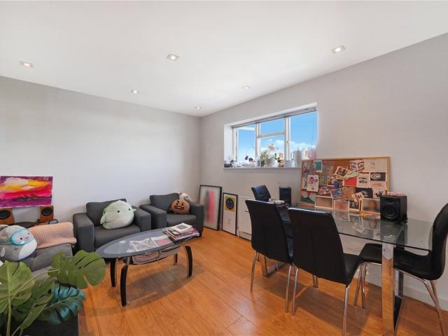 House for rent in Cricklewood, Brent