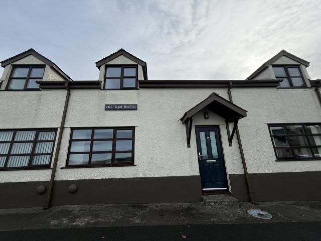 House for rent in Cerrigceinwen, Llangristiolus