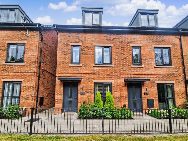House for rent in Rainsough, Bury