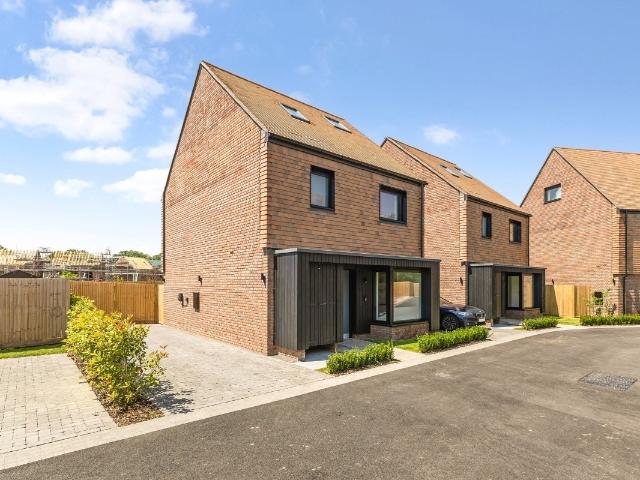 House for rent in Fole, Surrey