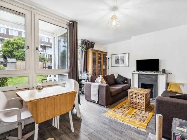 House for rent in Furzedown, Greater London