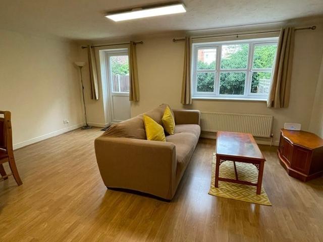Room for rent in Millennium Quay, Greater London