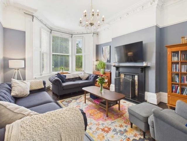 House for rent in Elm Park, Calderstones