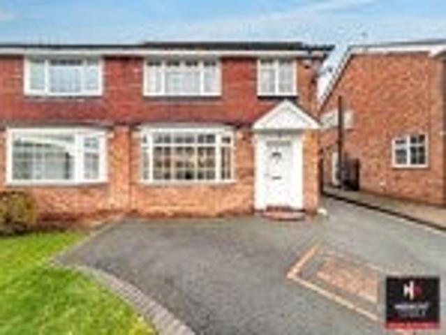 House for rent in Kitt's Moss, Bramhall