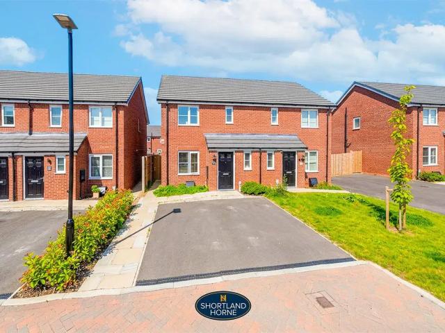 House for rent in Ernesford Grange, West Midlands
