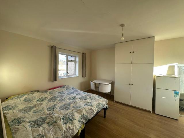 House for rent in London Borough of Ealing, Greater London