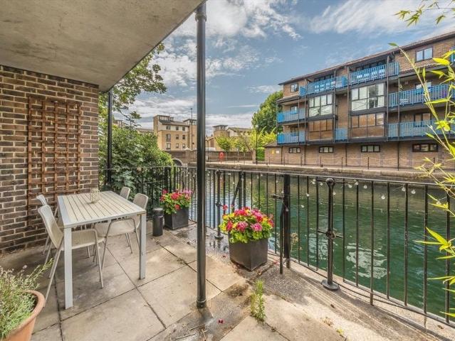 House for rent in Blackwall, Greater London