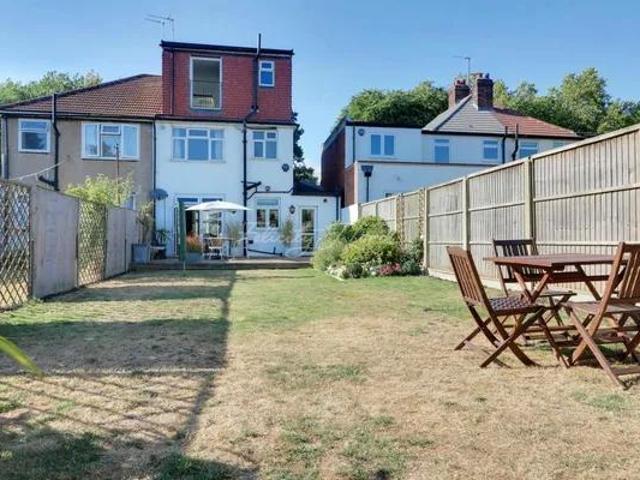 Room for rent in Well Hall, Greater London