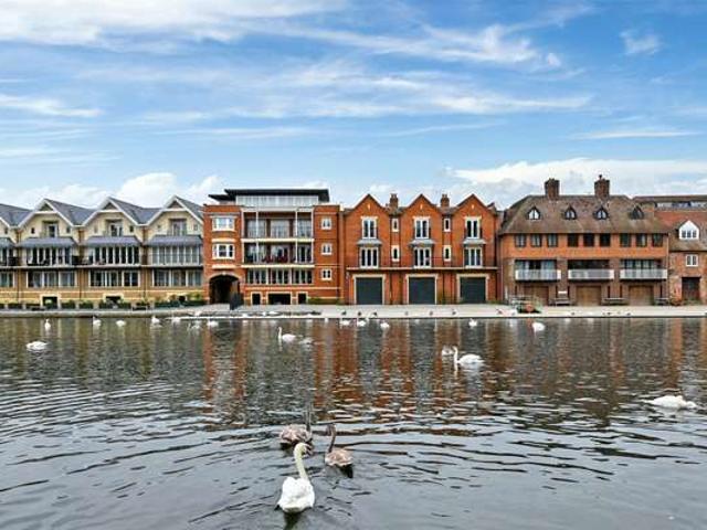 Flat for rent in Eton