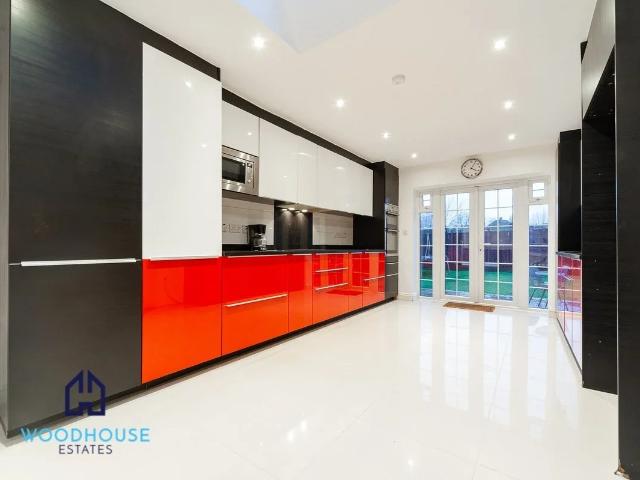 House for rent in Mill Hill, Greater London